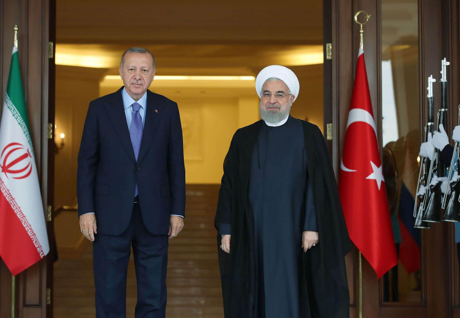الرئيس التركي رجب طيب اردوغان ونظيره الايراني حسن روحاني