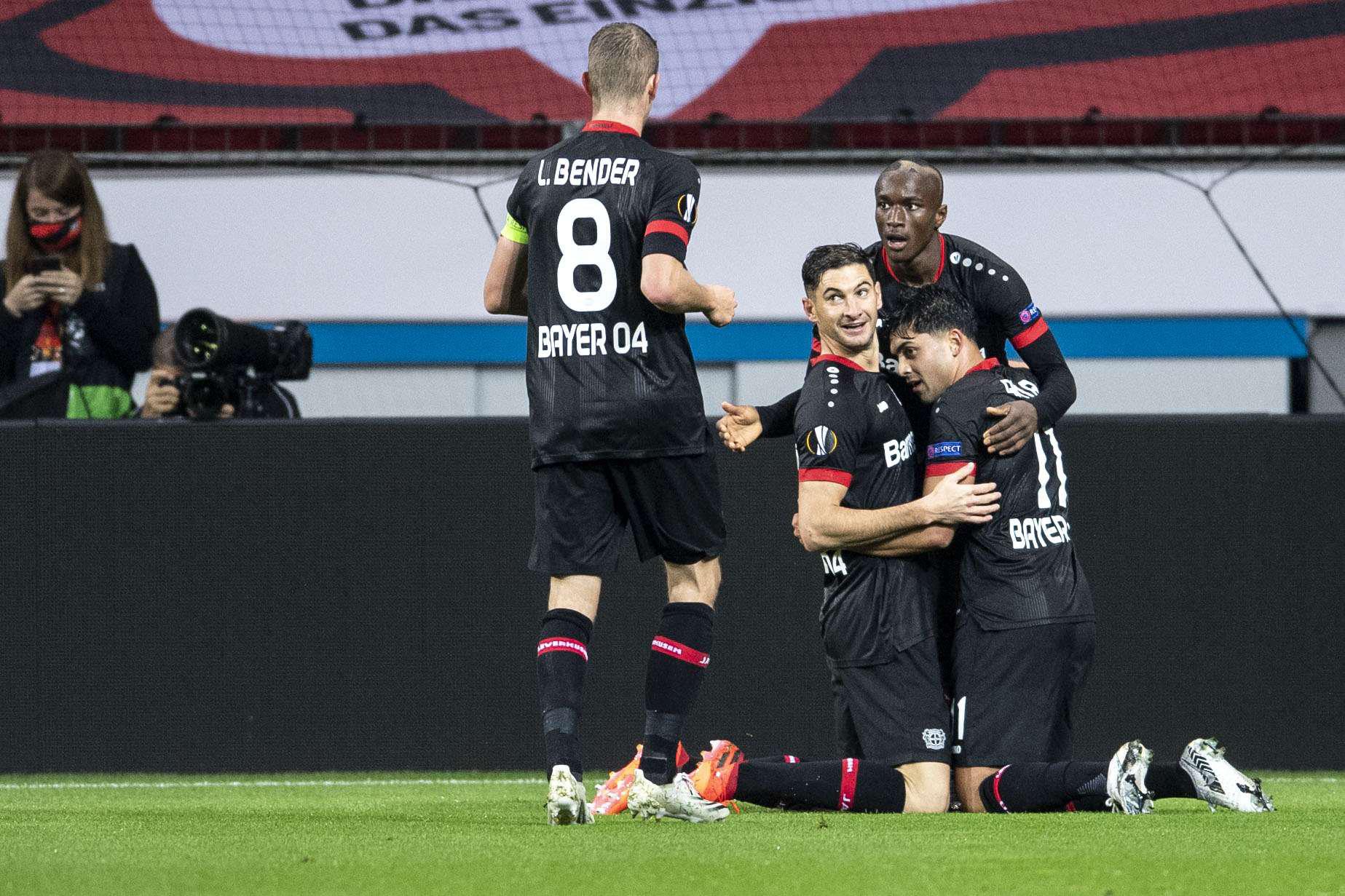 ألاريو يحافظ على سجل ليفركوزن خالي من الهزائم 	