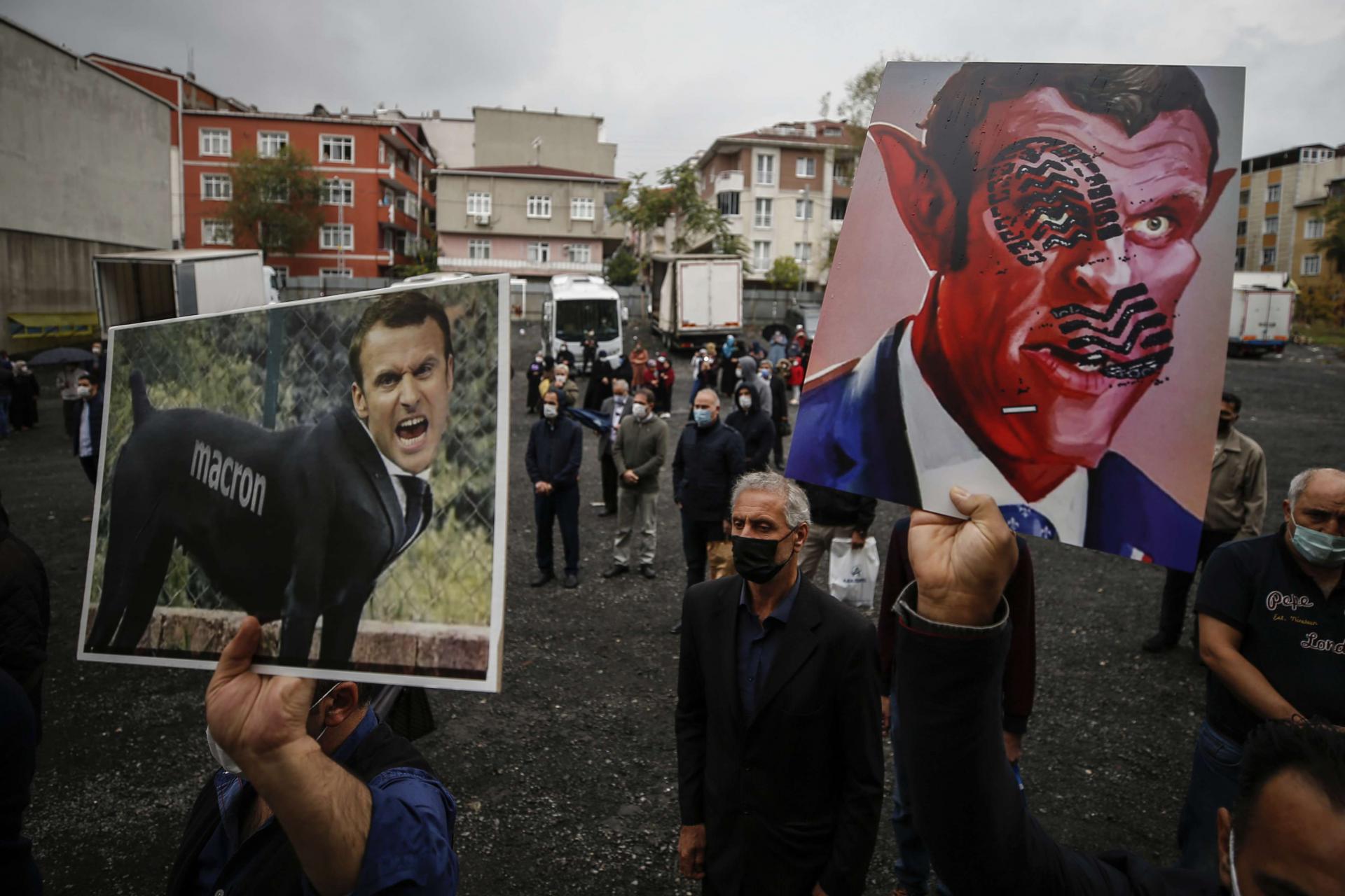 مسيرة منددة بتصريحات ماكرون في اسطنبول