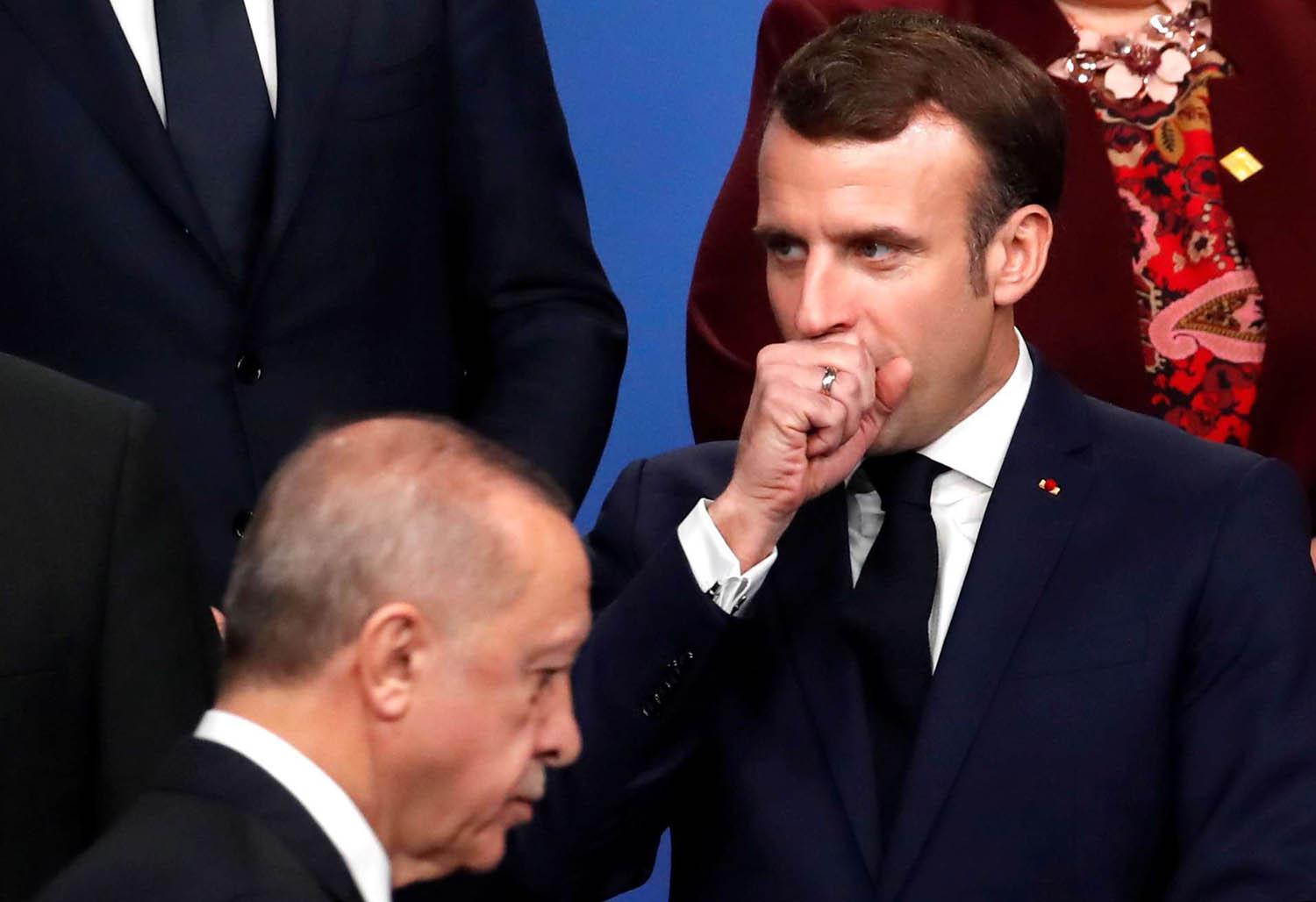 الرئيس الفرنسي ايمانويل ماكرون والرئيس التركي رجب طيب أردوغان في اجتماع الناتو (2019)