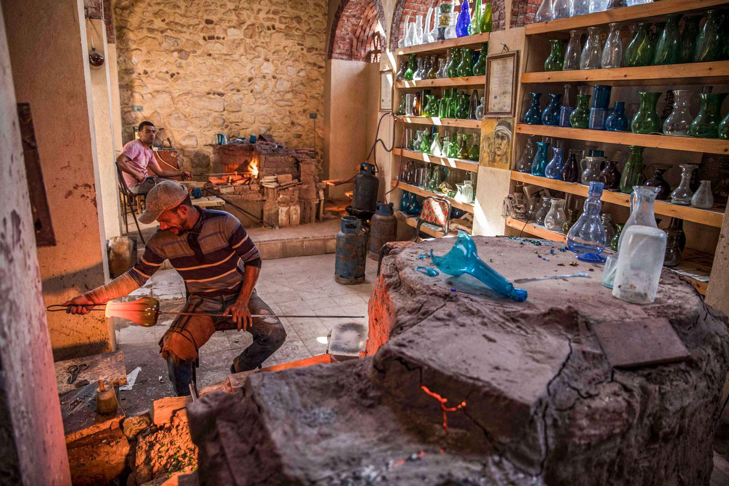 صناعة الزجاج
