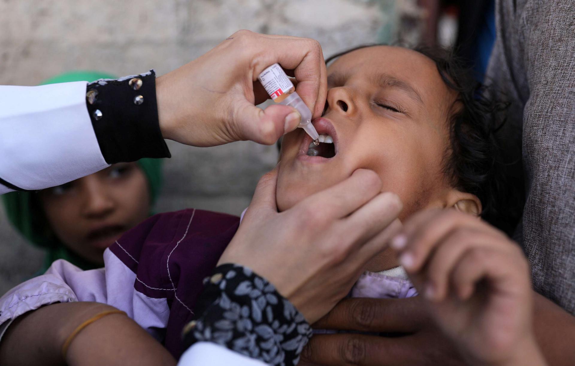 التطعيم في اليمن ضد شلل الاطفال