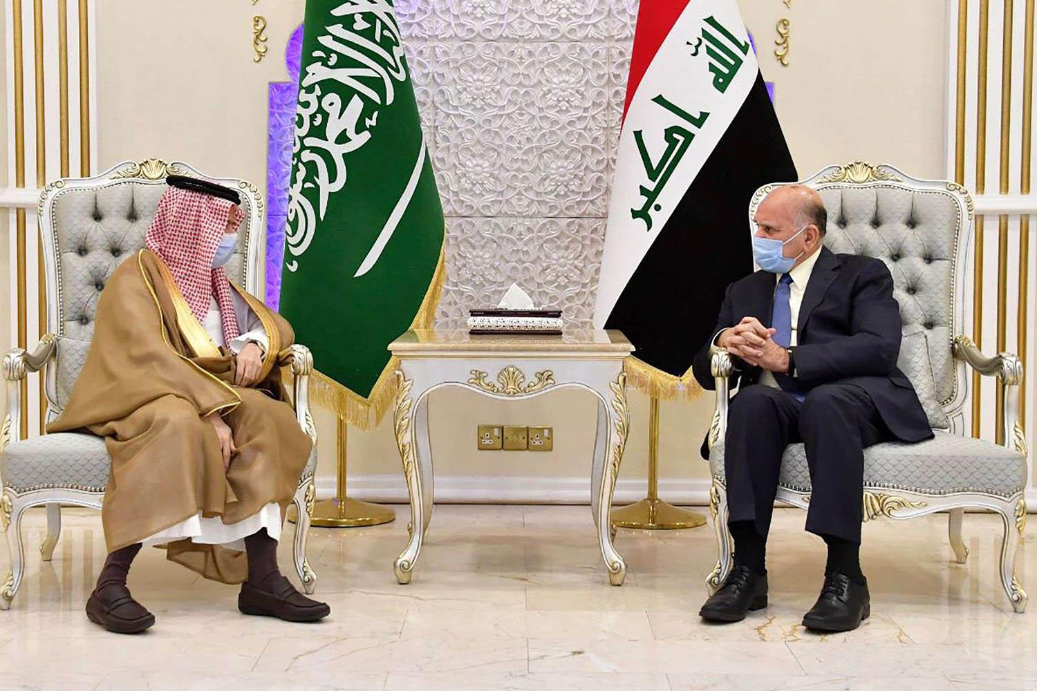 وزير الخارجية السعودي الأمير فيصل بن فرحان في زيارة لوزير الخارجية العراقي فؤاد حسين