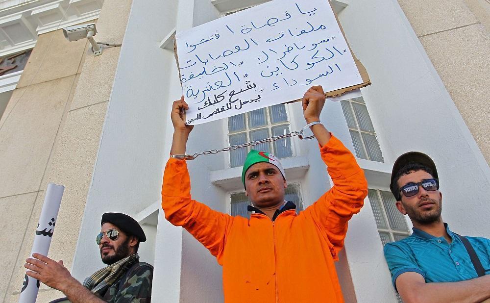 الجزائريون يواصلون الضغط على السلطة لمحاسبة المتورطين في الفساد فنرة بوتفليقة