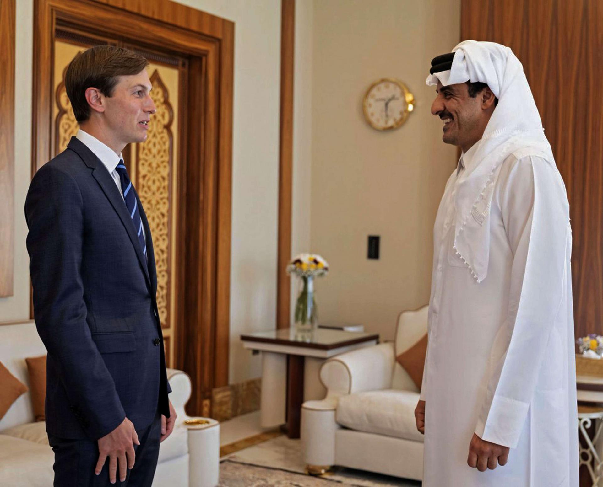 أمير قطر الشيخ تميم بن حمد آل ثاني يستقبل الأمين العام لمجلس التعاون الخليجي نايف الحجرف