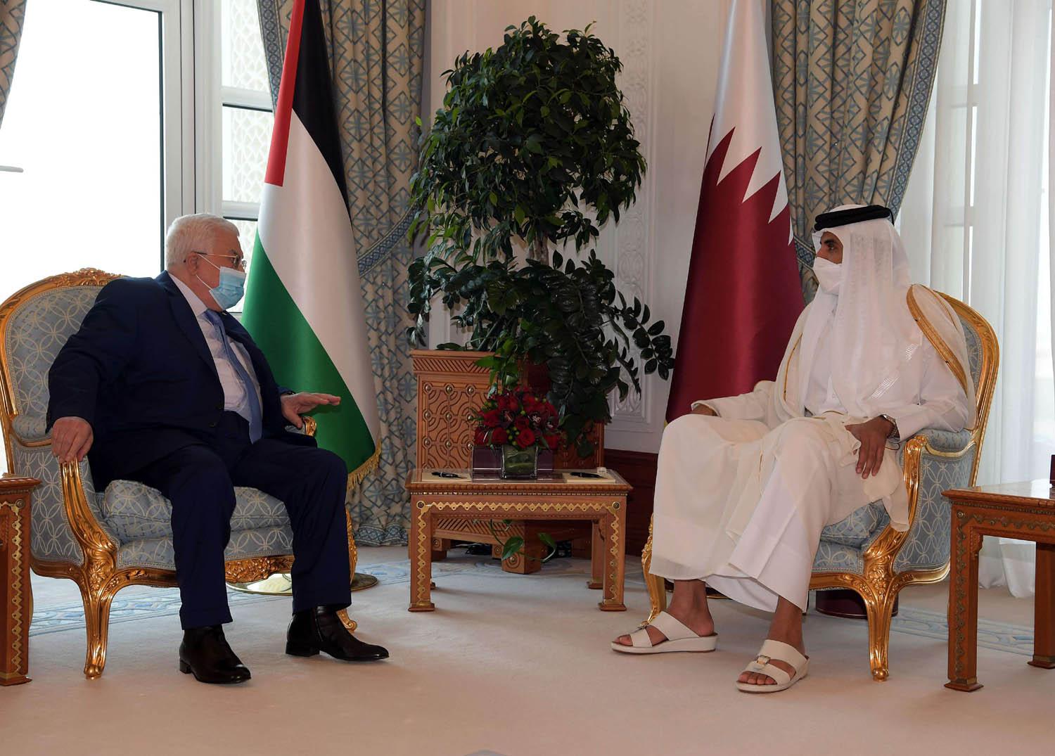 أمير قطر الشيخ تميم بن حمد يستقبل الرئيس الفلسطيني محمود عباس