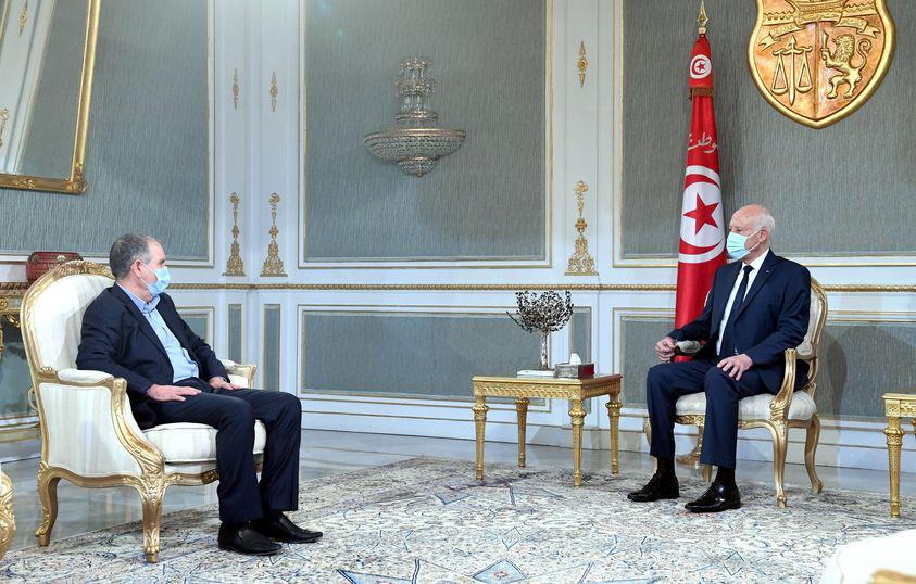الرئيس التونسي قيس سعيد وامين عام اتحاد الشغل نورالدين الطبوبي