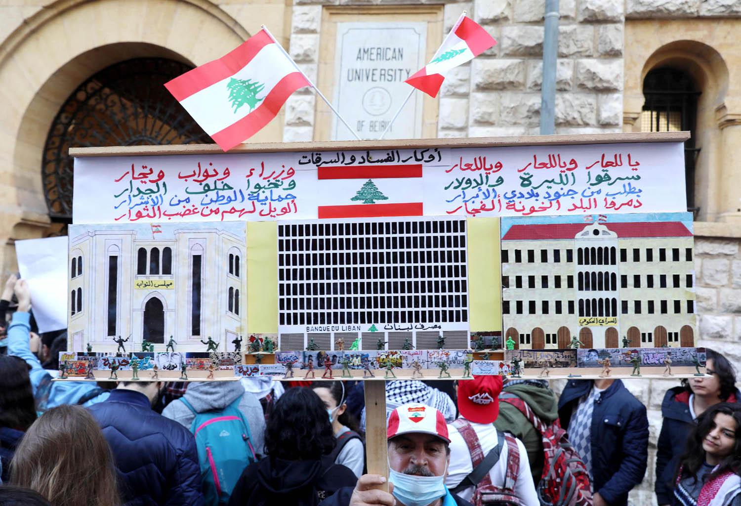 تظاهرة للبنانيين ينددون بالسياسيين في بيروت
