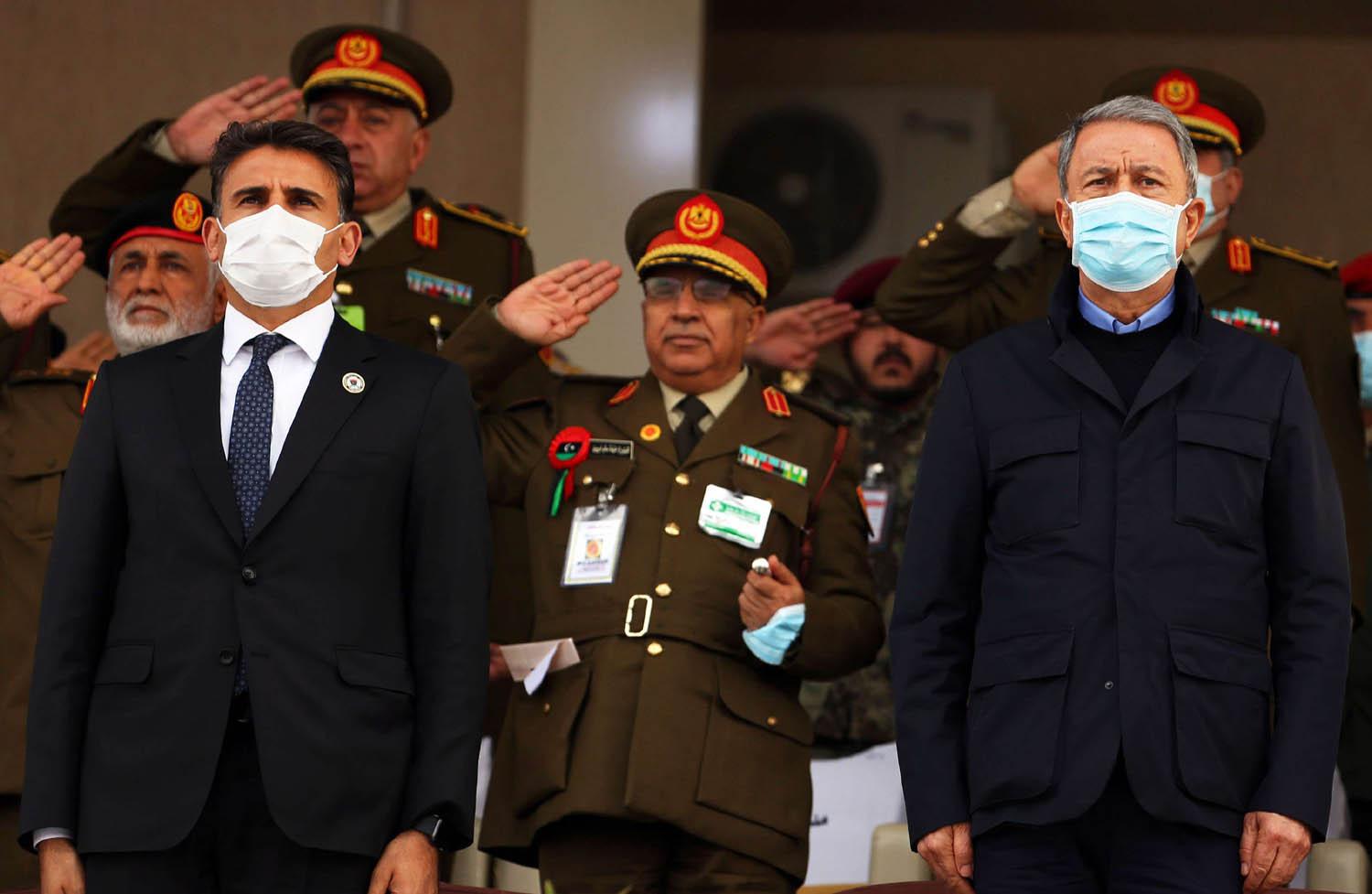 وزير الدفاع التركي خلوصي أكار يستعرض القوات الليبية مع وزير الدفاع الليبي صلاح الدين النمروش