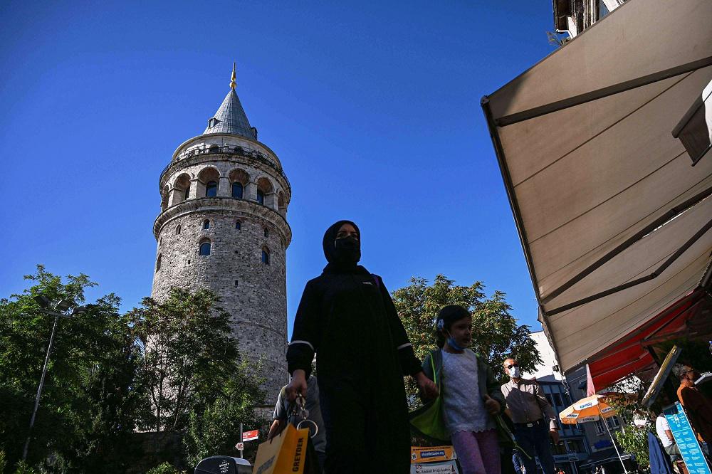 برج غلاطة المعلم الشهير أحدث فصل من فصول تشويه المعالم الأثرية في تركيا