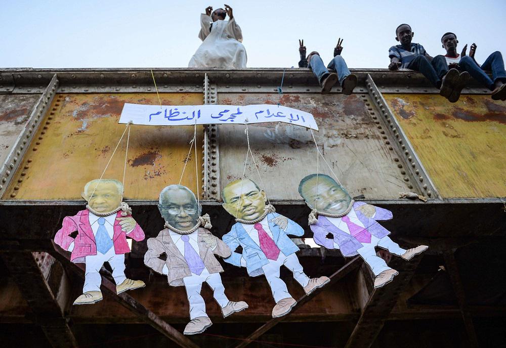 السلطات السودانية تضيق الخناق على رموز البشير
