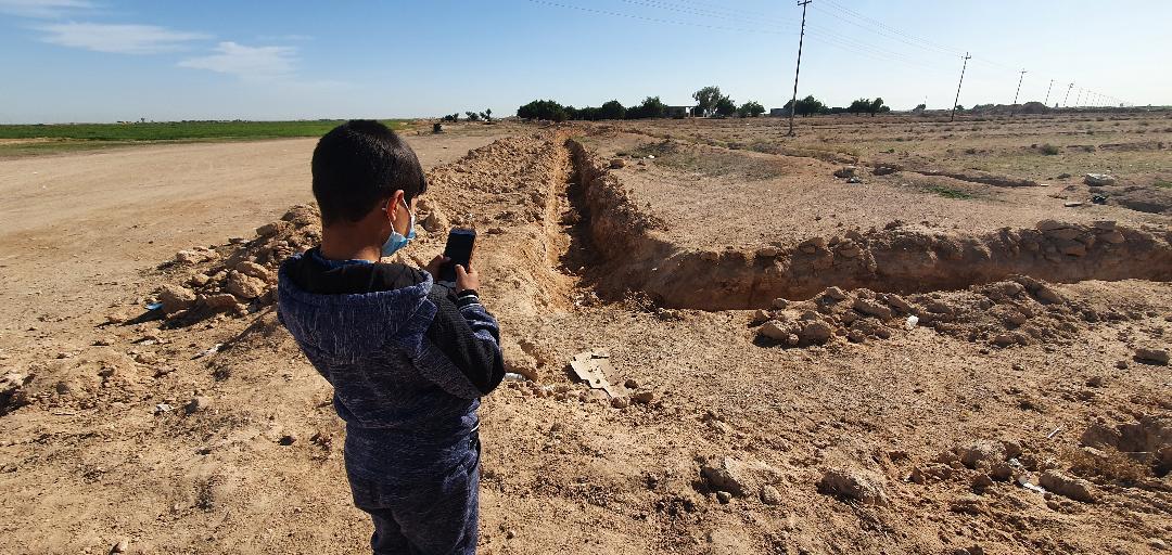 طالب يسكن في منطقة نائية في جنوب العراق