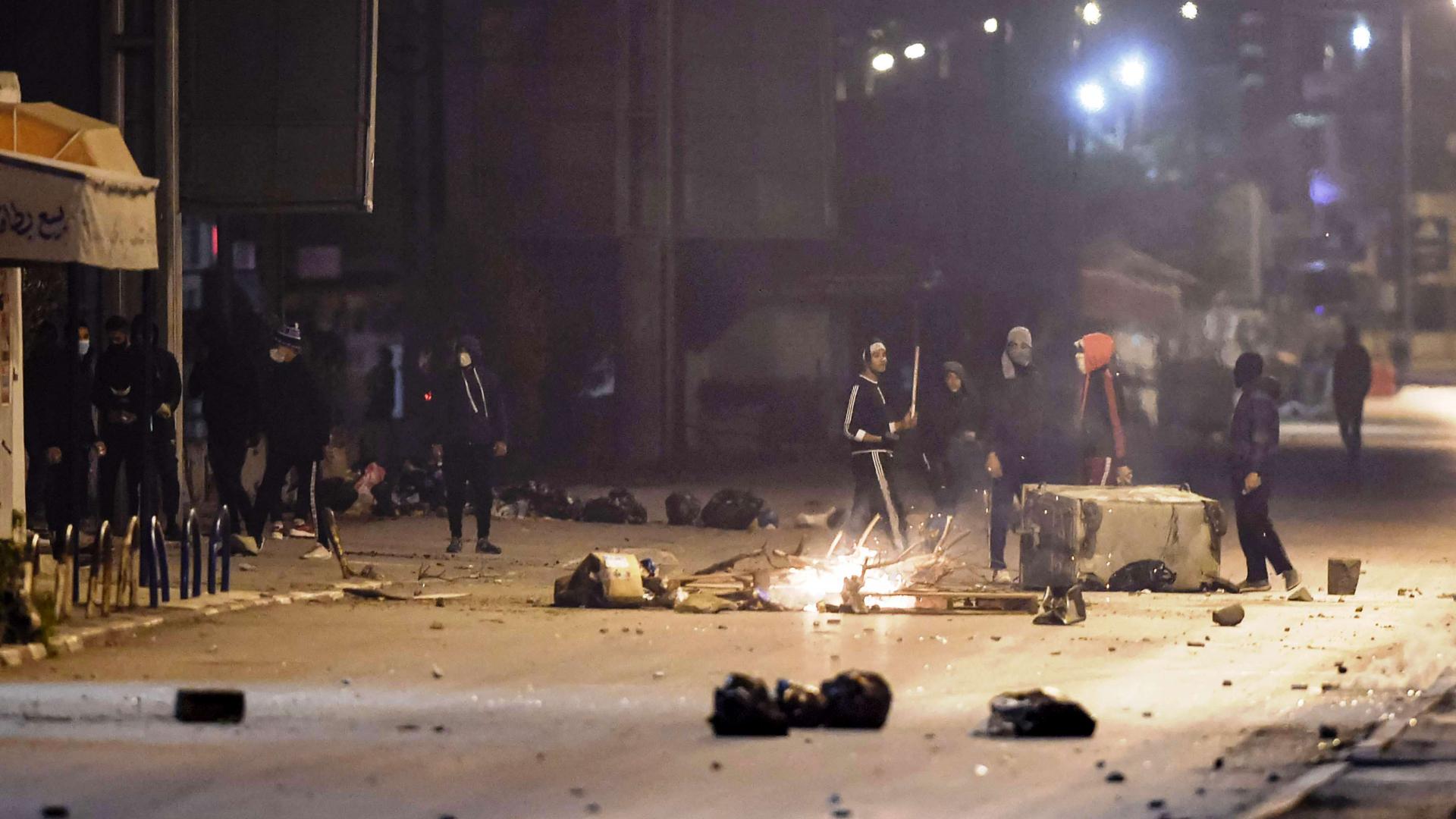 الاحتجاجات الليلية في تونس.. هل هي فوضى مدبرة؟