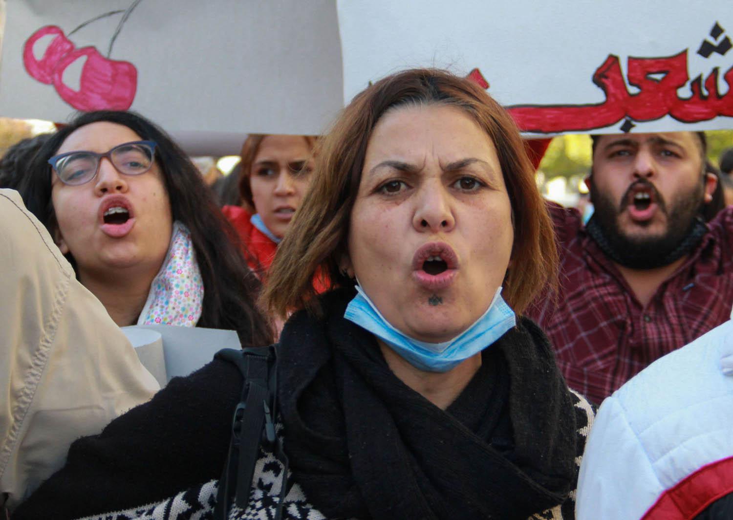 متظاهرة وسط العاصمة التونسية ضد الطبقة الحاكمة