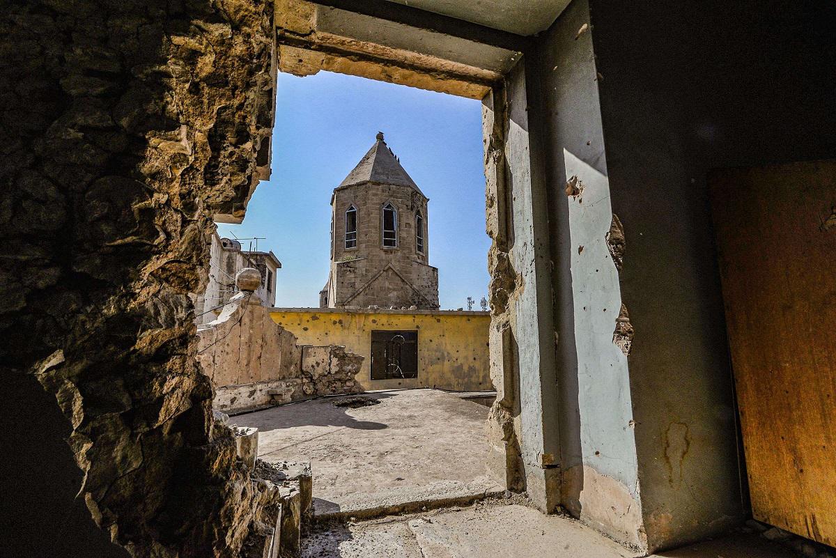 أطلال كنيسة مدمرة في الموصل
