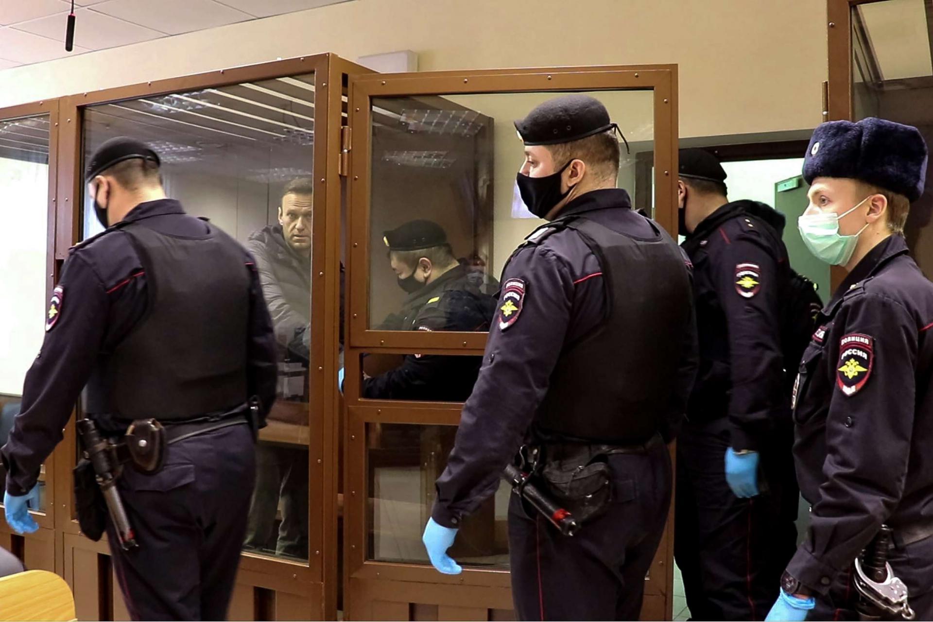 محاولة تسميم نافالني ومحاكمته واعتقال الآلاف من أنصاره أحدث حلقة توتر بين الاتحاد الأوروبي وروسيا