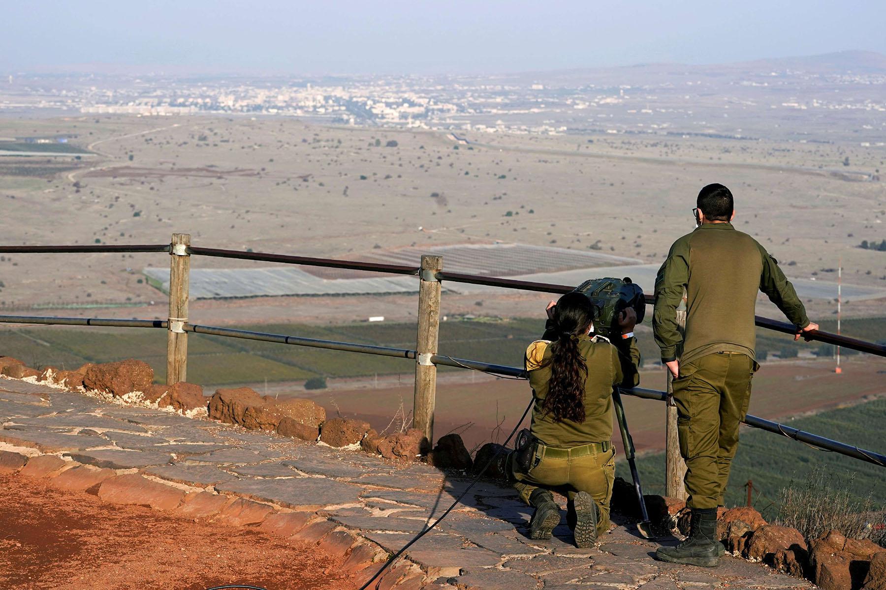 ثلاثة سوريين مقابل امرأة اسرائيلية عبرت الحدود الى سوريا 