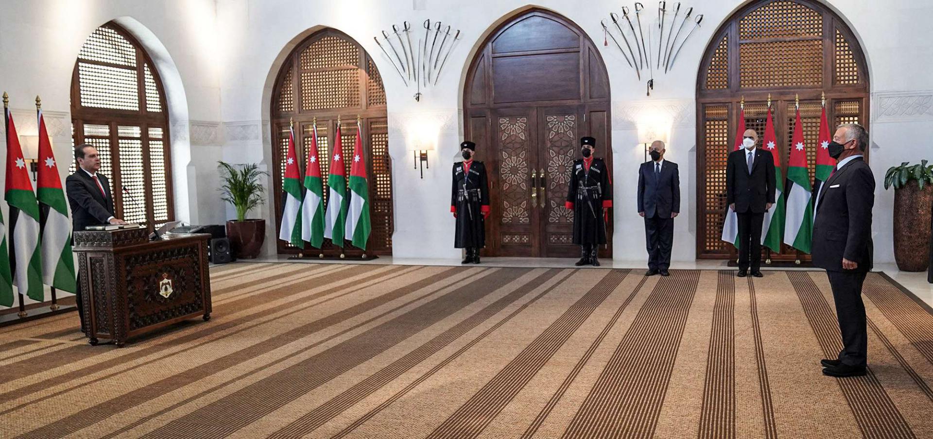 الهواري يؤدي اليمين الدستورية أمام الملك عبدالله