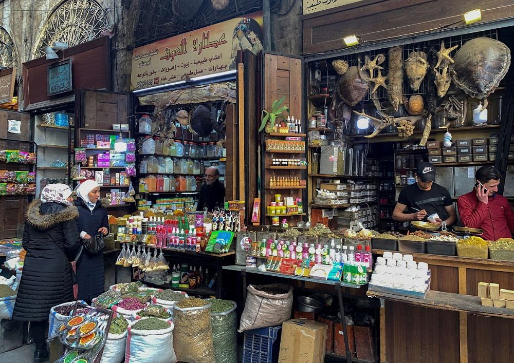 محل عطارة في سوق دمشق
