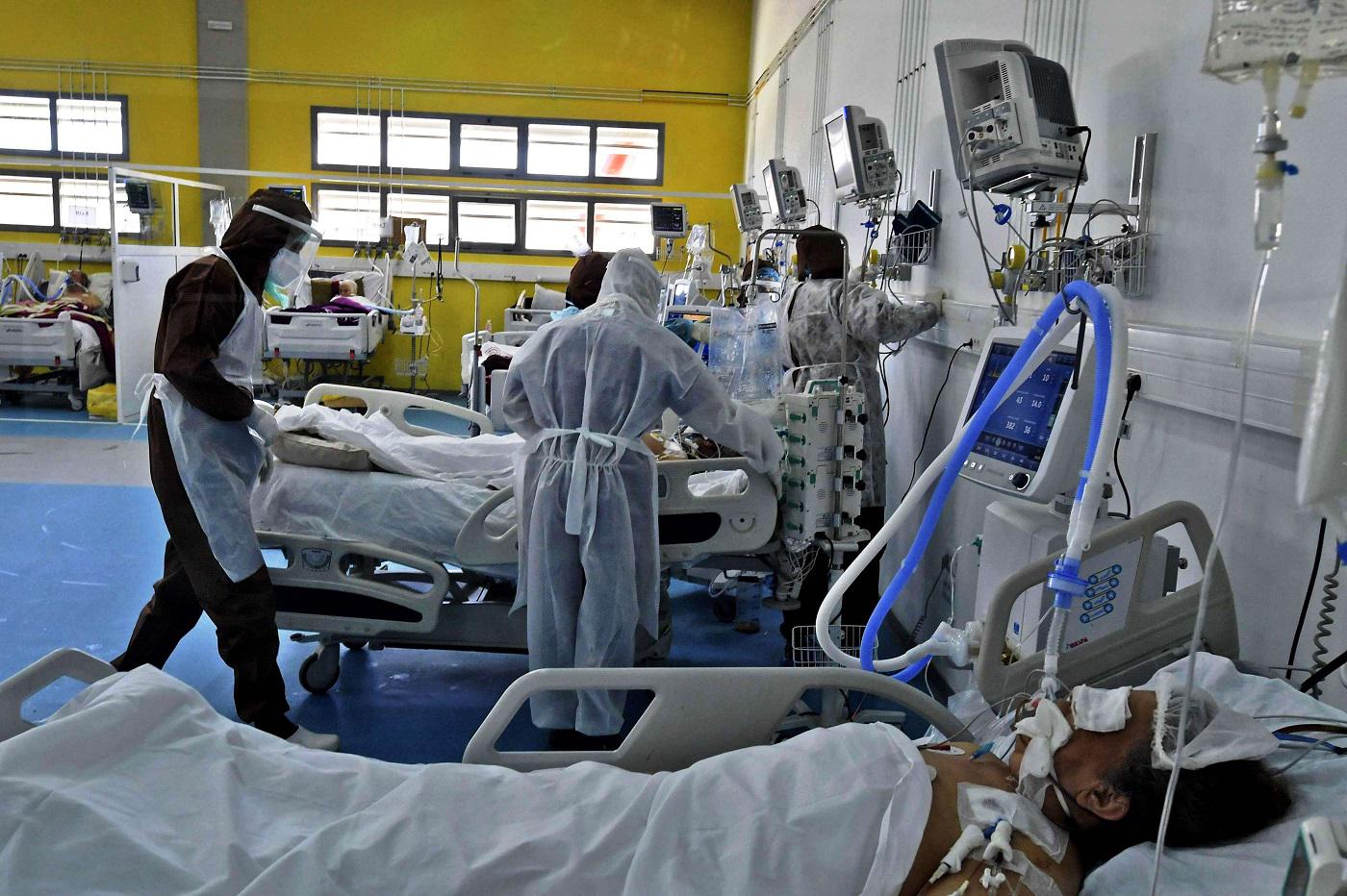 مستشفيات تونس تئن تحت ضغوط تفشي كورونا