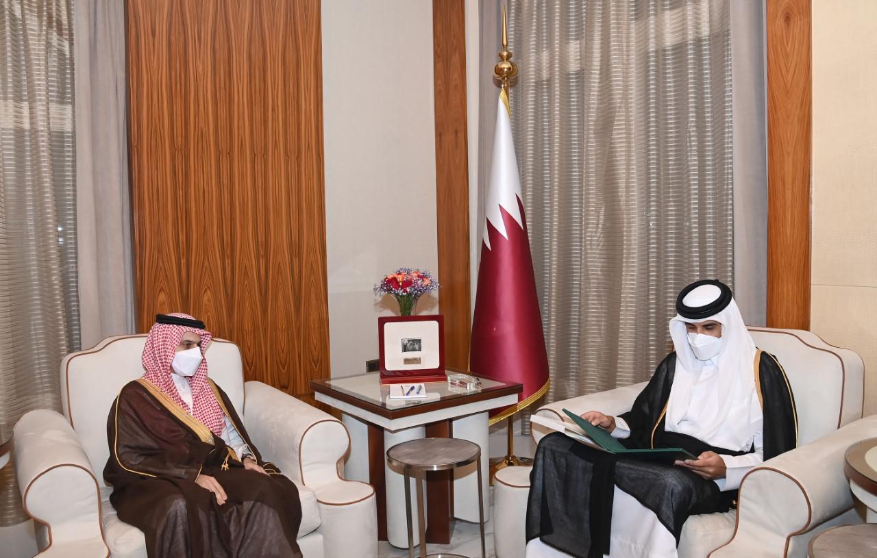 وزير الخارجية السعودي يسلم أمير قطر رسالة من الملك سلمان