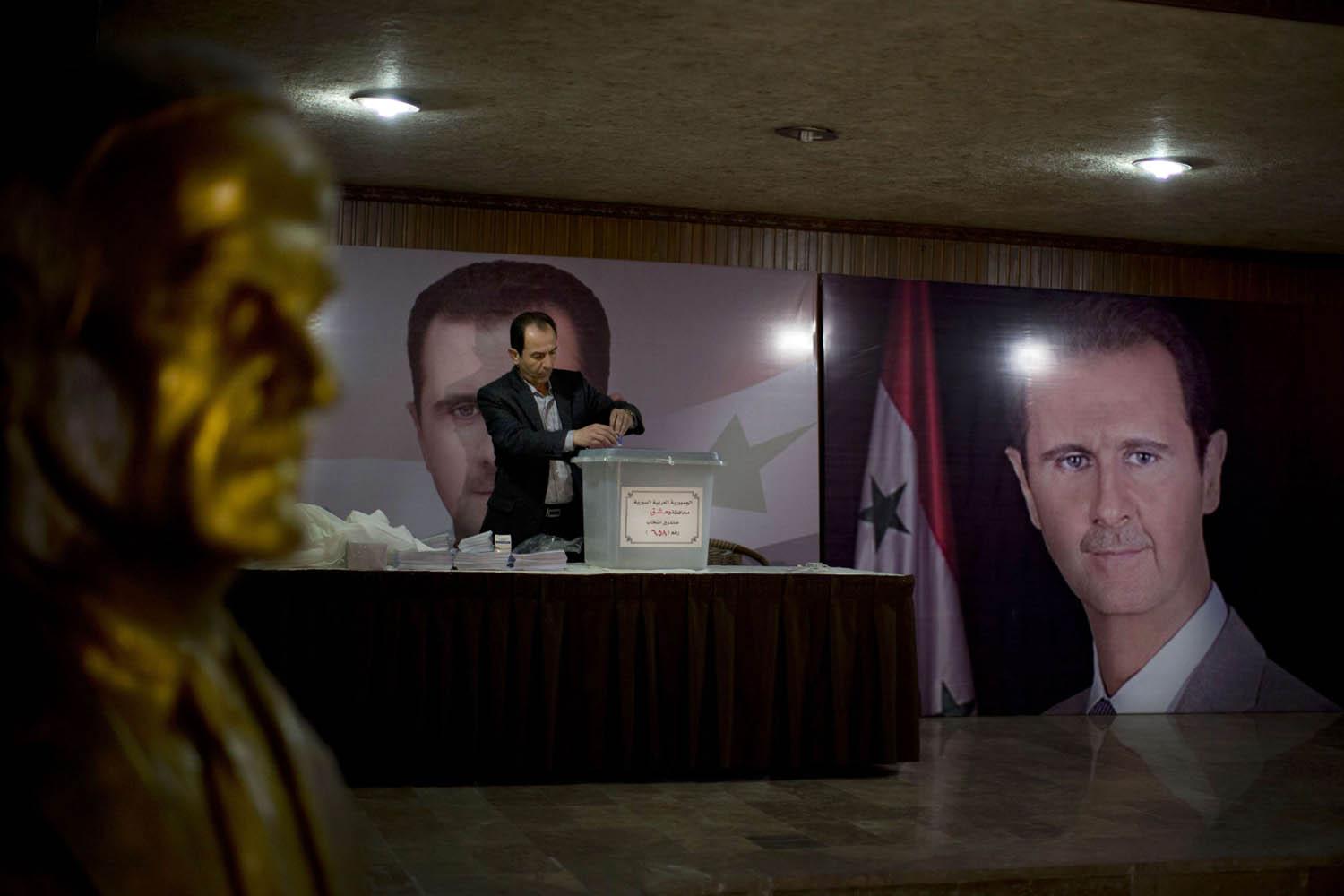 مركز انتخابي سوري خلال انتخابات عام 2016