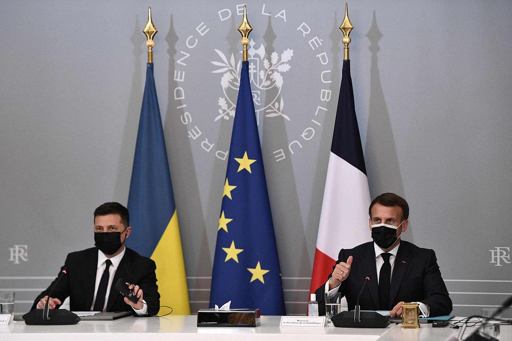 الرئيس الأوكراني فولوديمير زيلينسكي يبحث في فرنسا عن دعم أوروبي في مواجهة "خطر" روسي