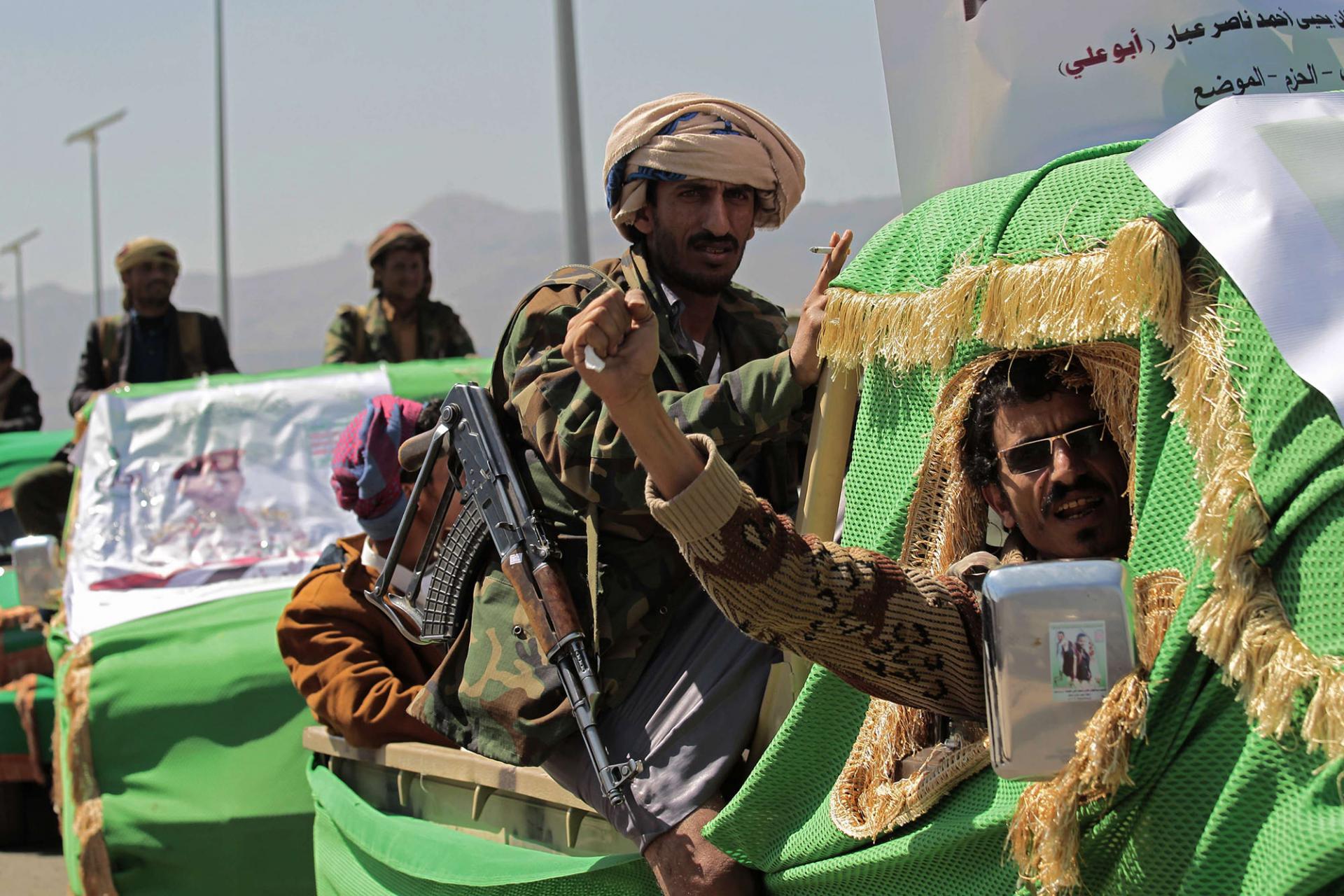 الحوثيون يكثفون هجومهم على مأرب عبر "موجات لا تتوقف" من المقاتلين