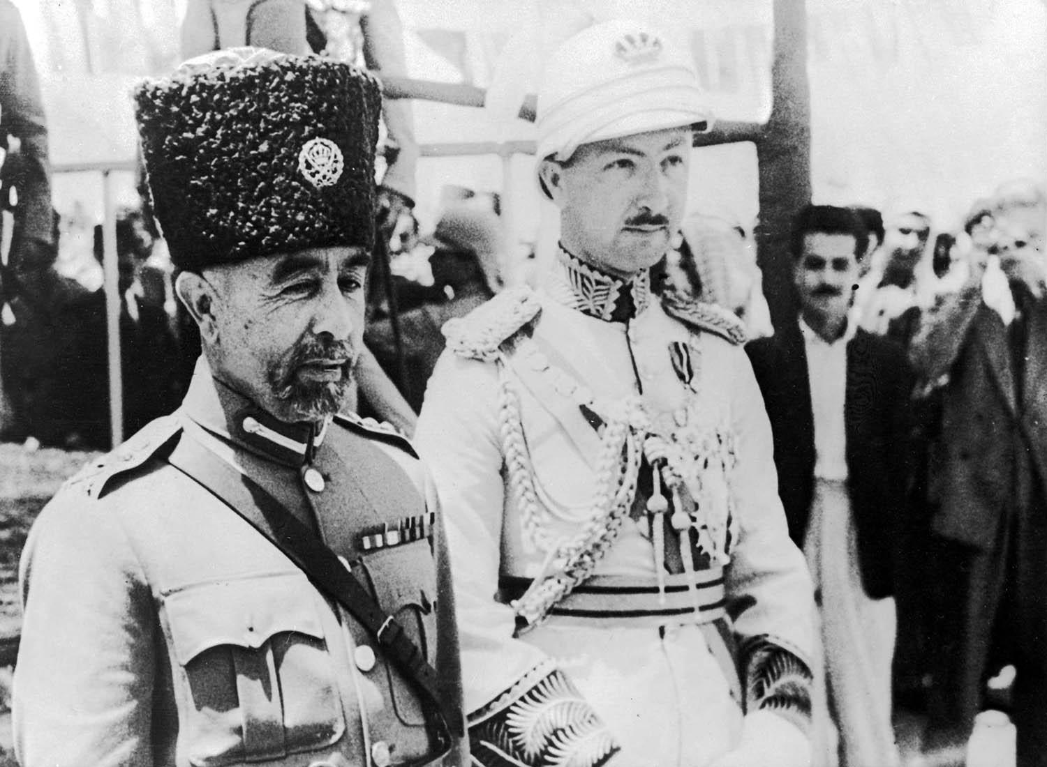 العاهل الأردني الراحل الملك عبدالله الأول والوصي على عرش العراق الراحل الأمير عبدالاله 