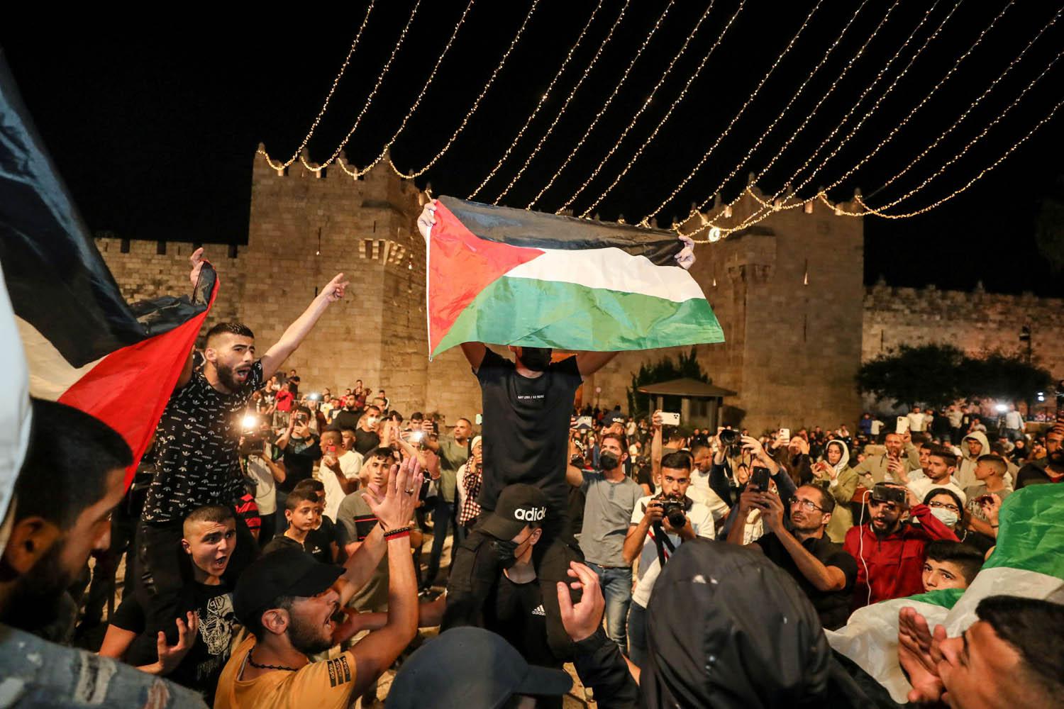 فلسطينيون يتظاهرون أمام بوابة دمشق في القدس