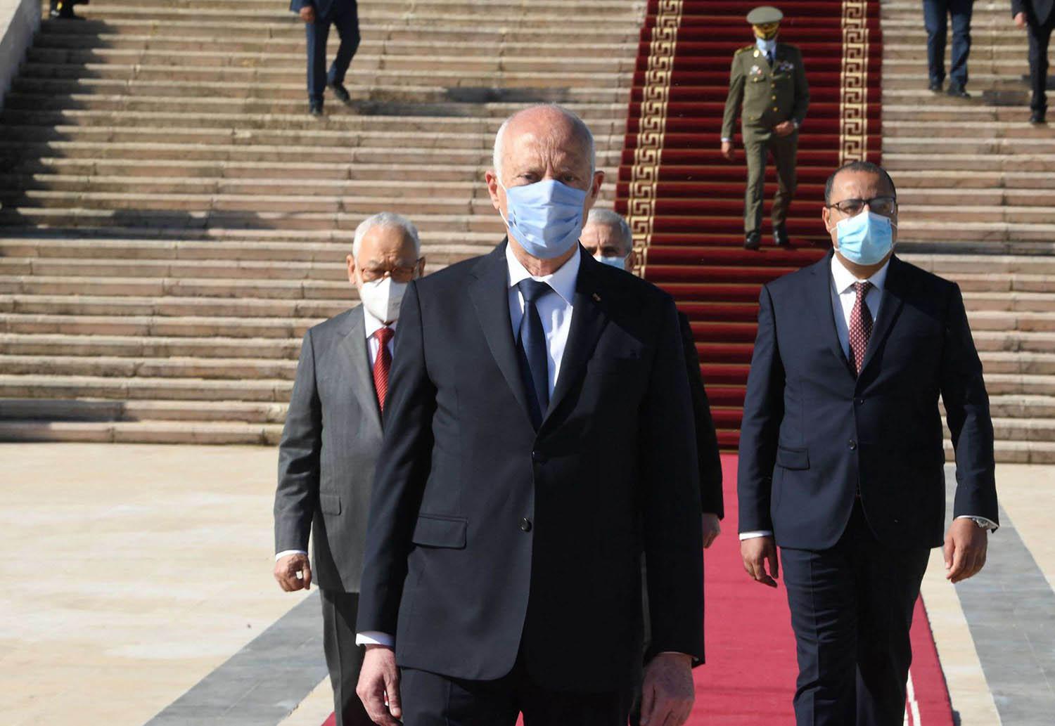 الرئيس التونسي قيس سعيد يتقدم رئيس البرلمان راشد الغنوشي ورئيس الحكومة هشام المشيشي