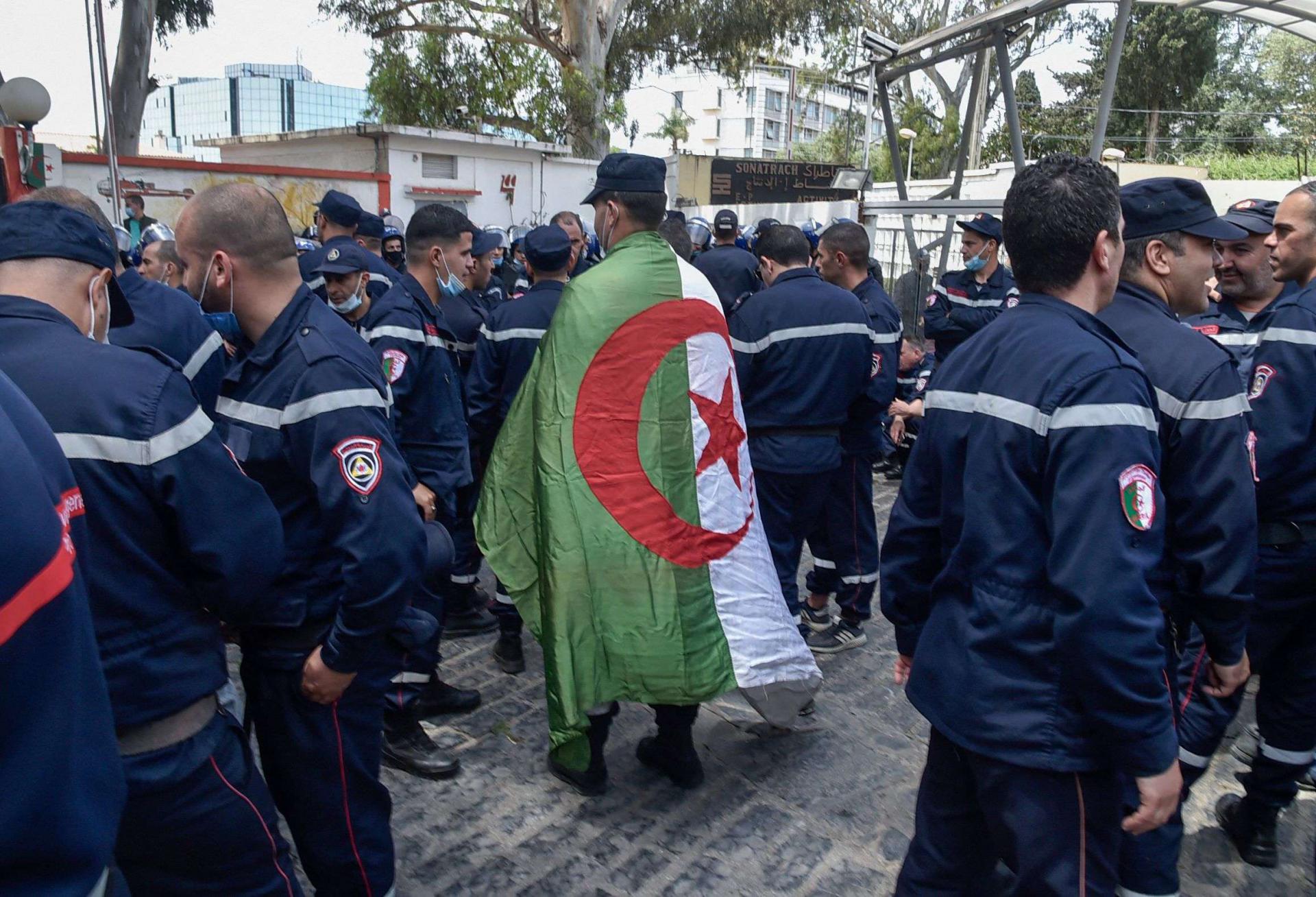 قوات الحماية المدنية الجزائرية