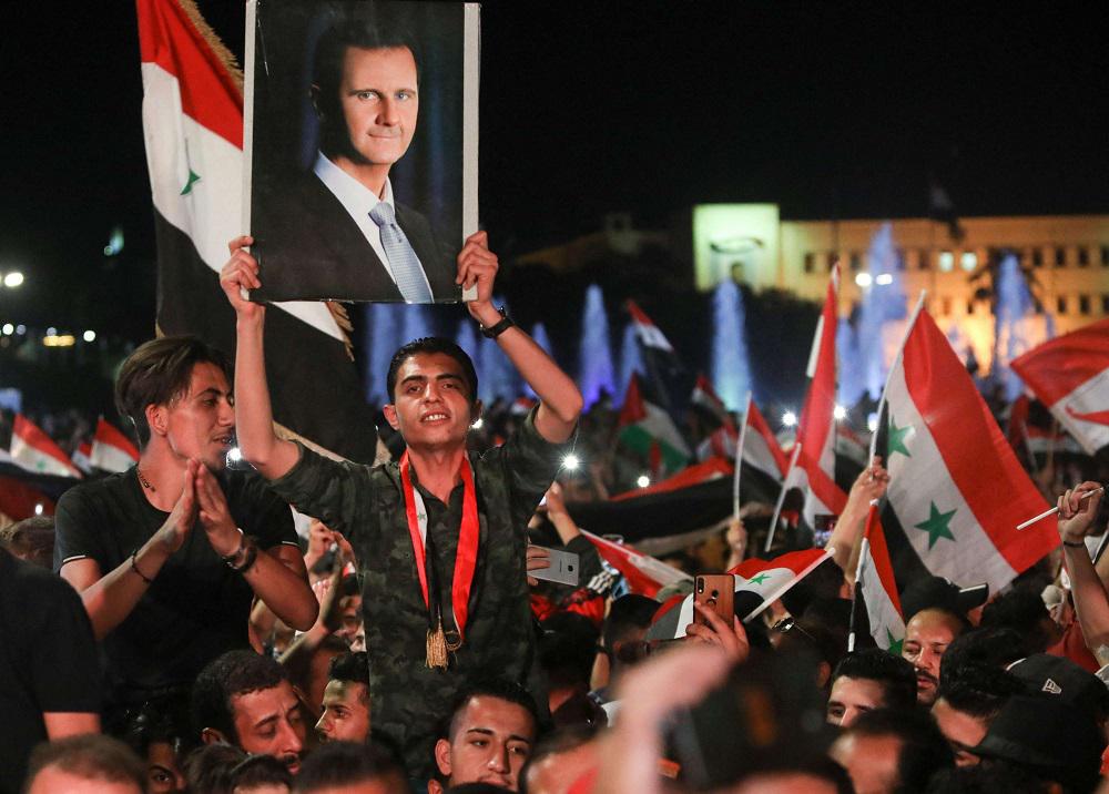 احتفالات انصار الرئيس السوري بشار الاسد