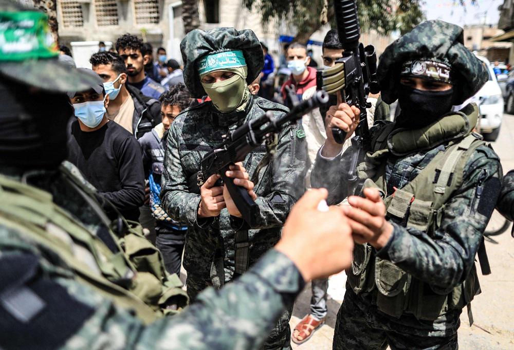عناصر من كتائب عز الدين القسام الجناح المسلح لحركة حماس