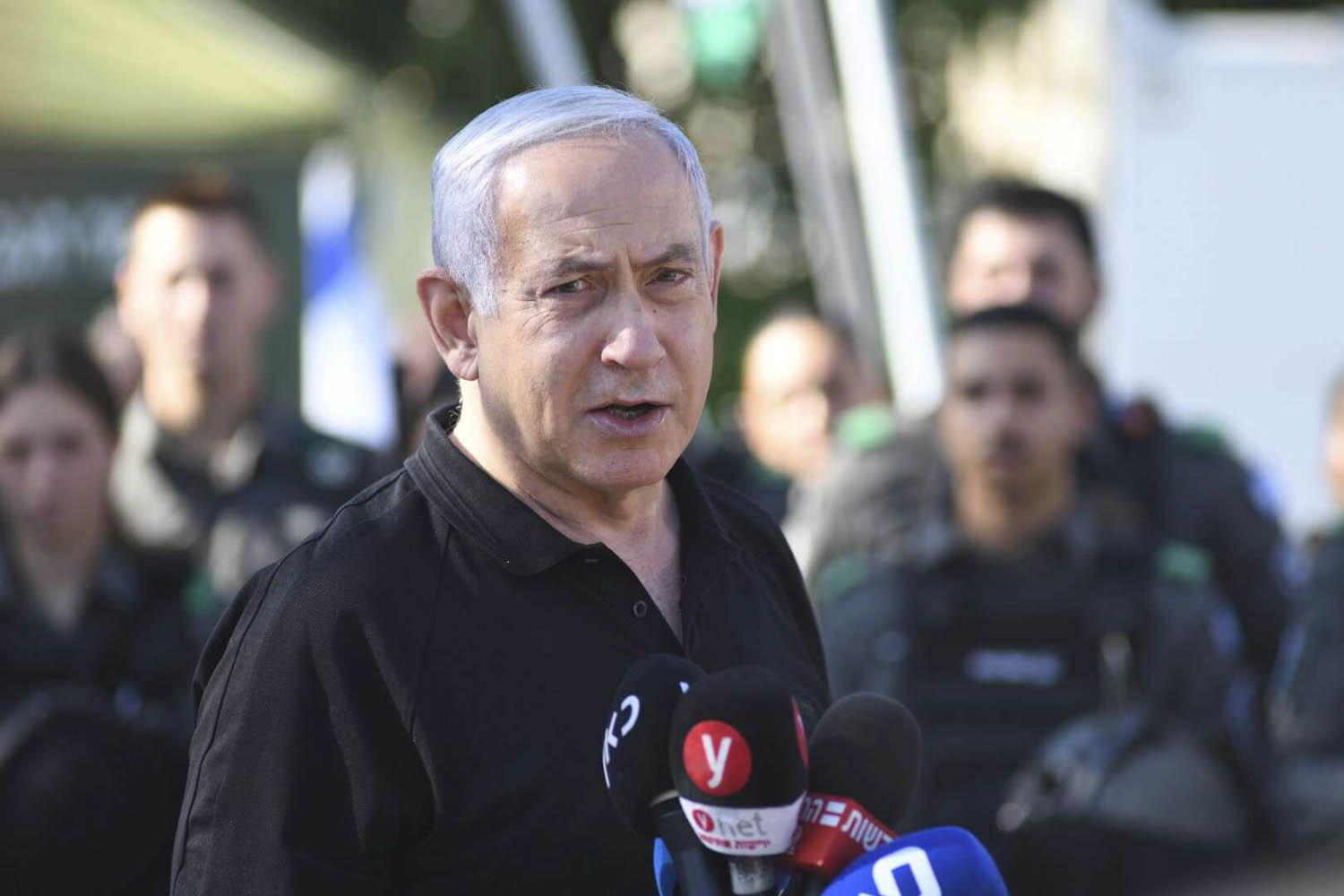 رئيس الوزراء الإسرائيلي بنيامين نتانياهو يتحدث إلى جنود إسرائيليين