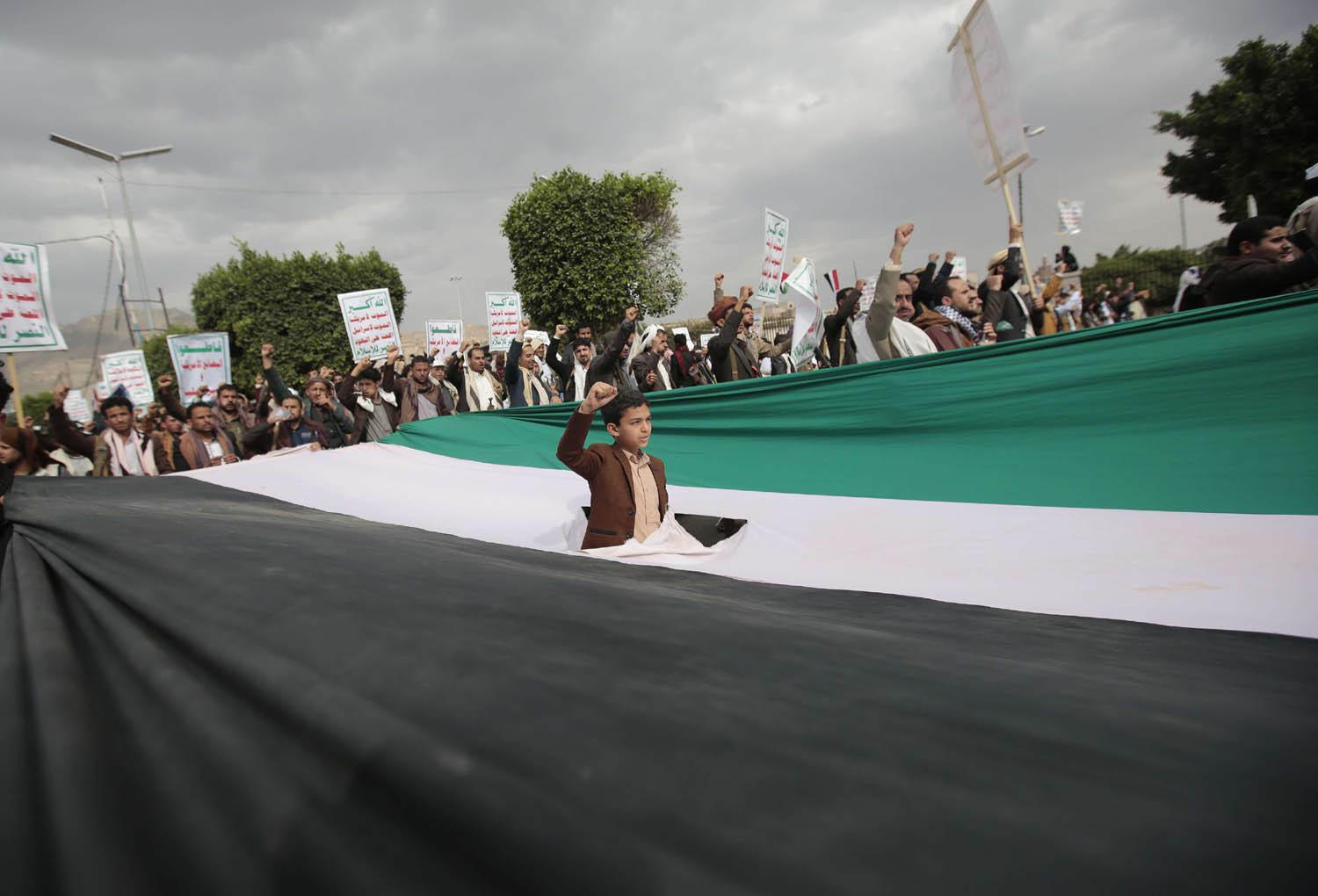 تظاهرة لميليشيات الحوثي في صنعاء ضد الحرب في غزة