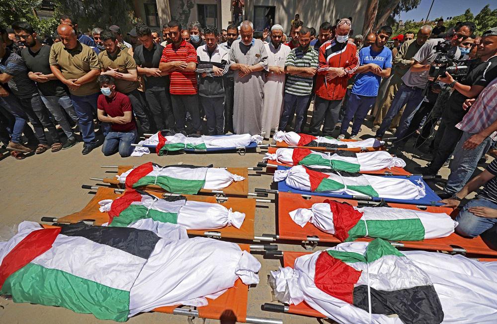 جنازة وفاة 10 من عائلة أبو حطب في مدينة غزة