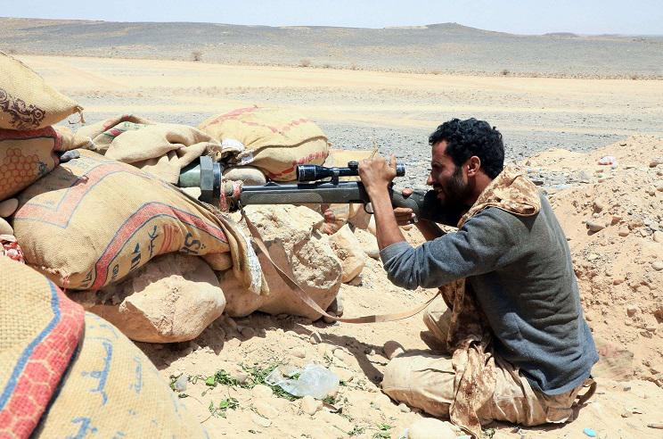 أحد عناصر القوات الموالية للحكومة اليمنية 