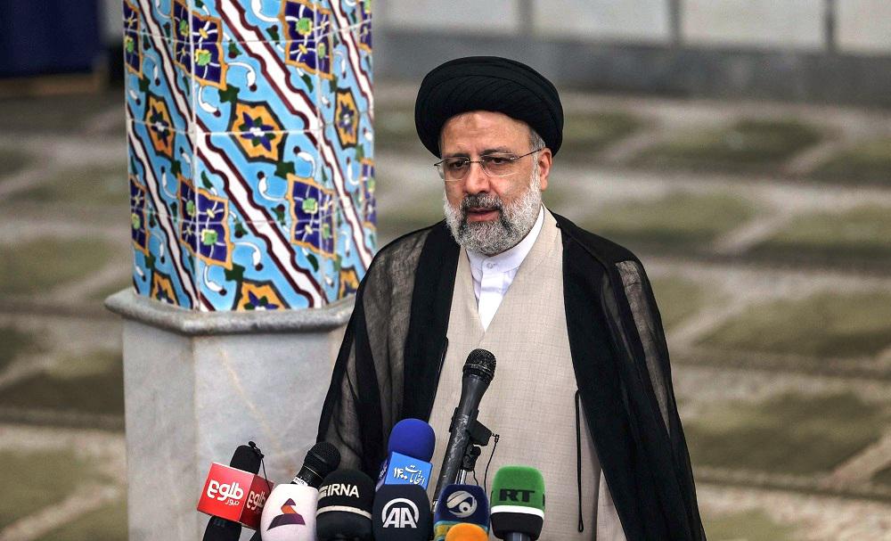 'قاضي الموت' يفوز برئاسة إيران