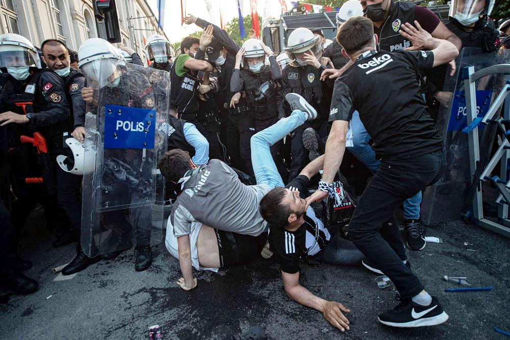 السلطات التركية تتمادى في انتهاك حقوق الإنسان