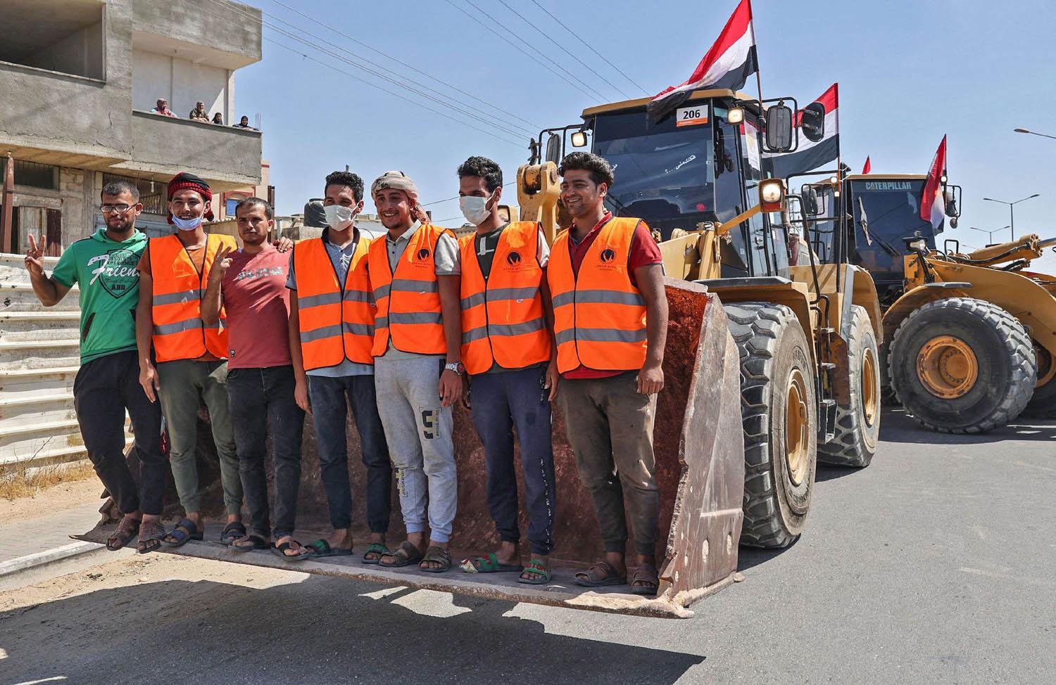 عمال مصريون يدخلون قطاع غزة ضمن حملة اعمار ما خربته الحرب