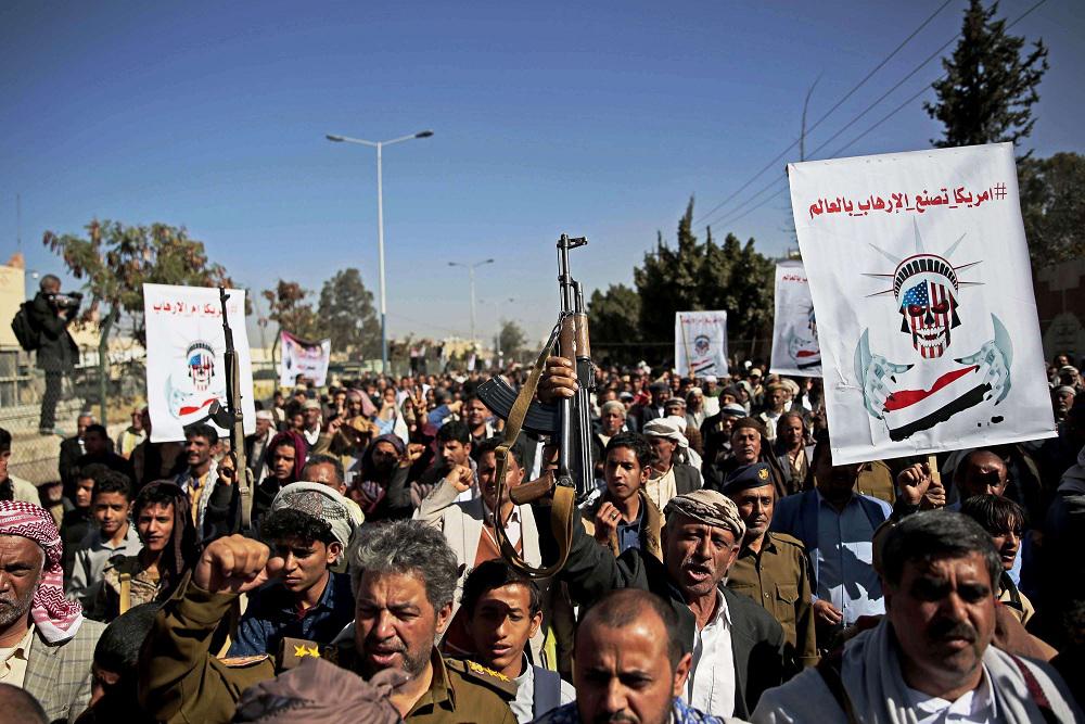 كيف يلغي بايدن تصنيف الحوثيين تنظيما إرهابيا قبل ضمان عودتهم للمفاوضات