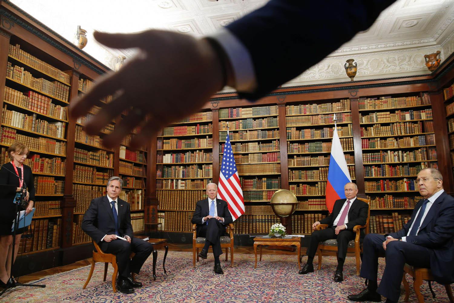 لقاء بوتين بايدن بحضور وزيري الخارجية للبلدين