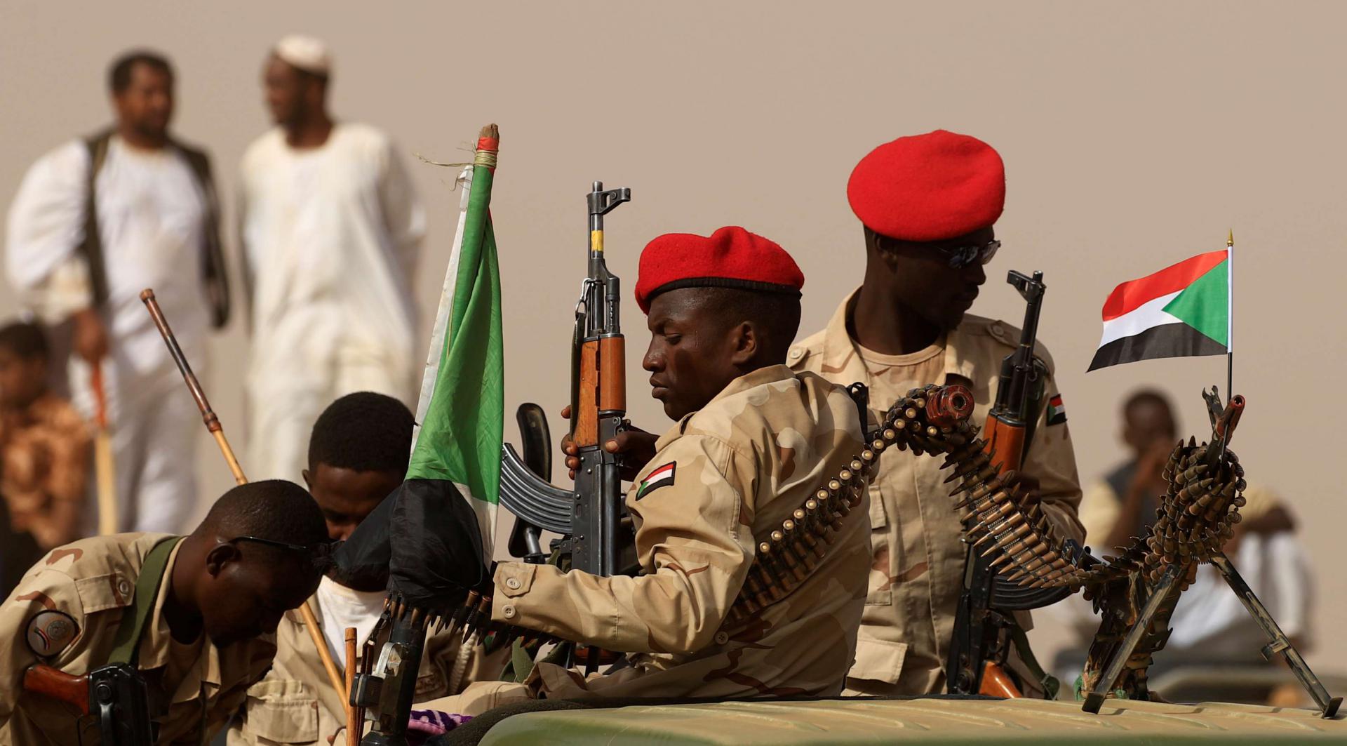 الحكومة السودانية تستبق فوضى أمنية بتشكيل قوة مشتركة للجم الانفلاتات