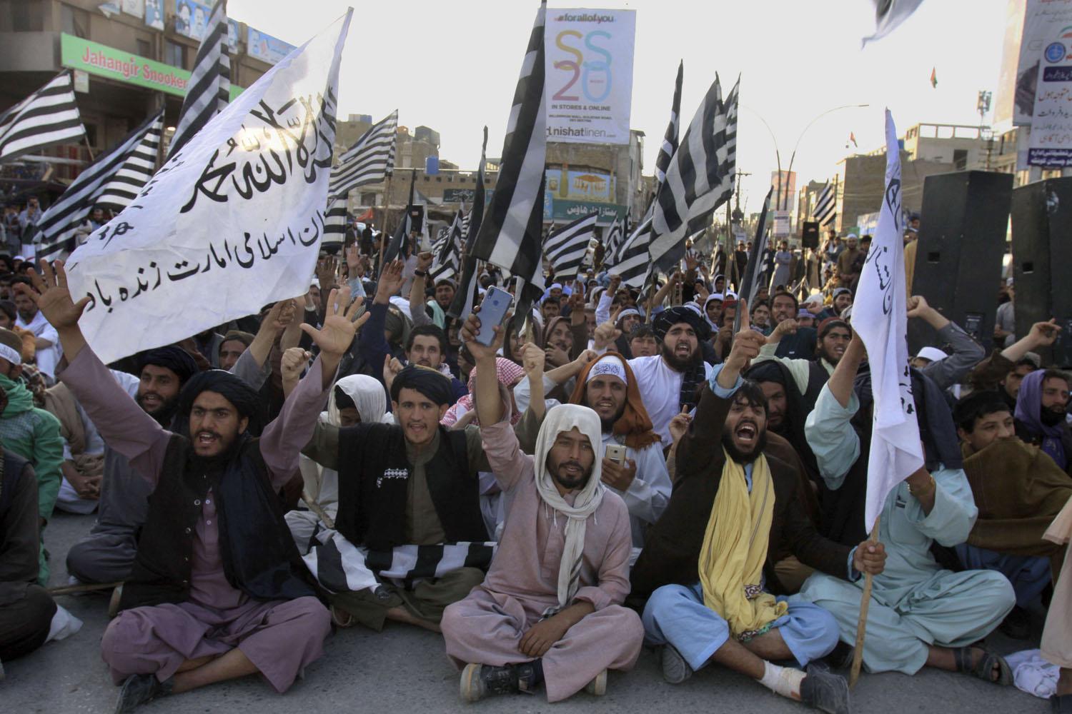 كل من يبارك "نصر" طالبان مرتد في حكم داعش