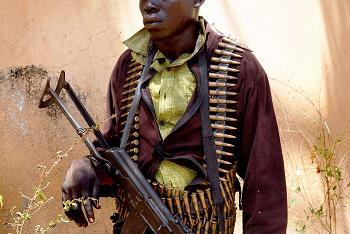 أحد المسلحين المتمردين جنوب السودان