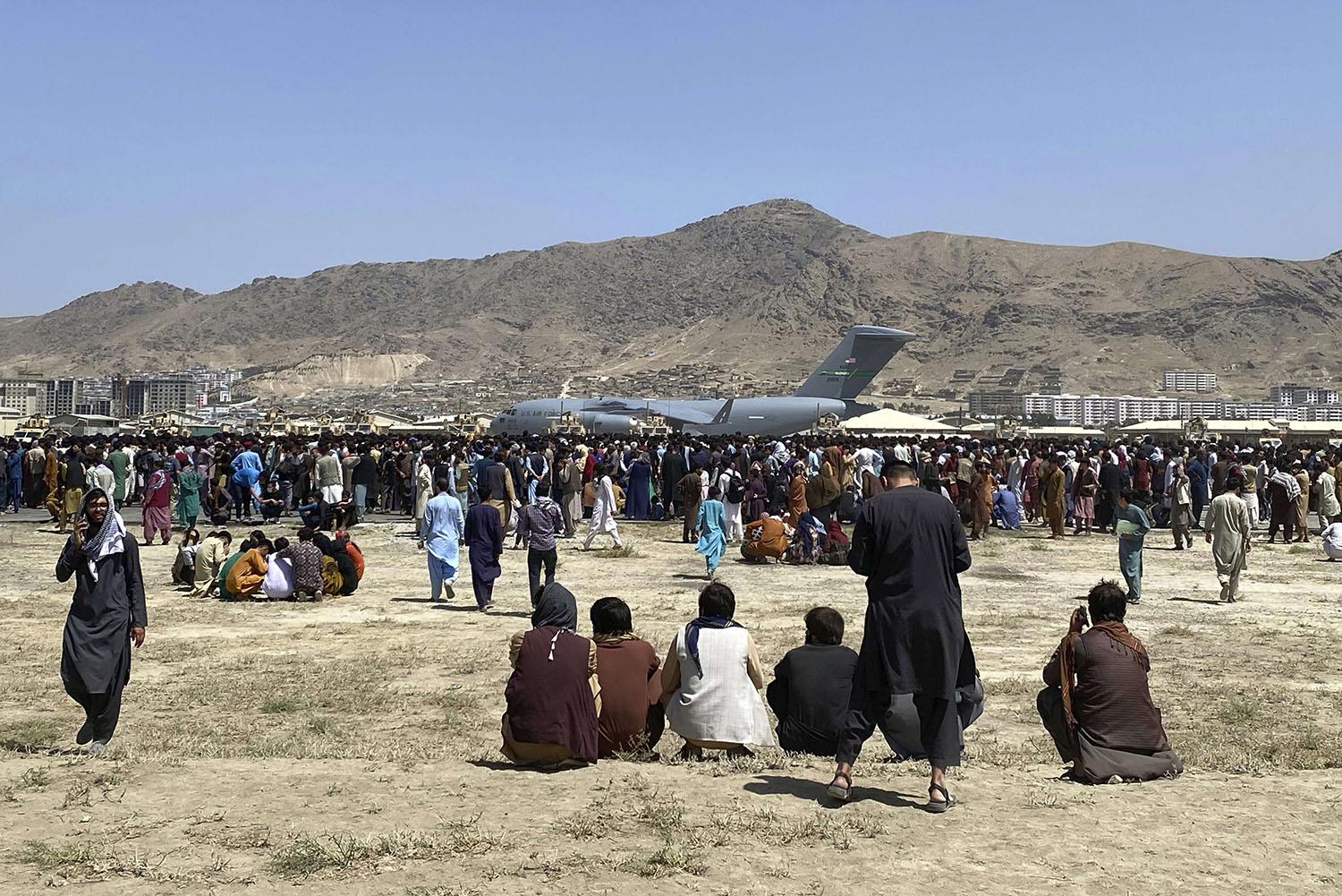 "خطر كبيرا جدا" يحيط بمطار كابول