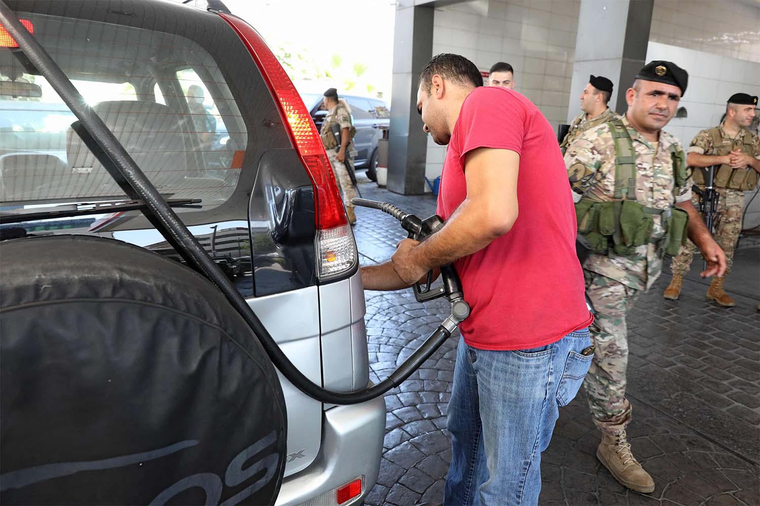 Lebanese soldiers deployed to force several petrol stations to reopen