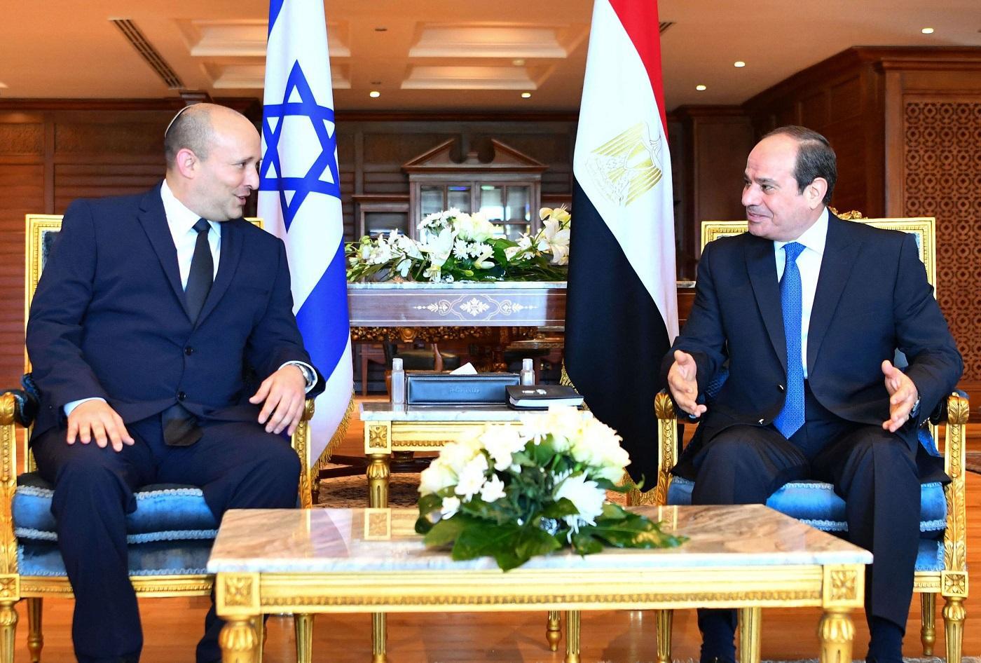 الرئيس المصري عبدالفتاح السيسي ورئيس الوزراء الإسرائيلي نفتالى بينيت