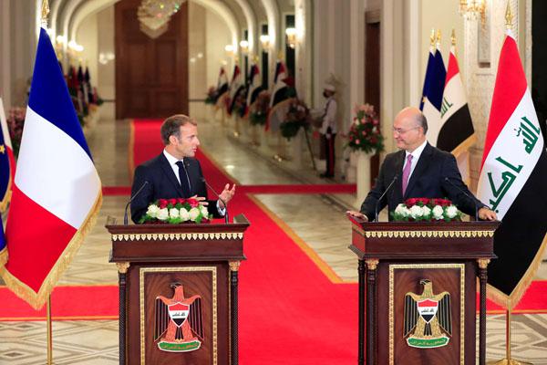 الرئيسان العراقي برهم صالح والفرنسي ايمانويل ماكرون